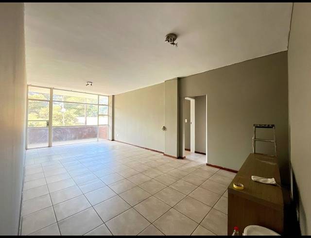 2 BEDROOM PROPERTY TO RENT IN FLORIDA LAKE